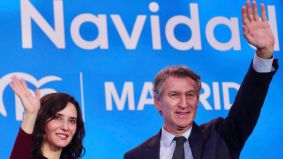 Ayuso pide al PP 'no ser tibios' frente a 'la mafia de Sánchez' y 'decir las cosas como son'