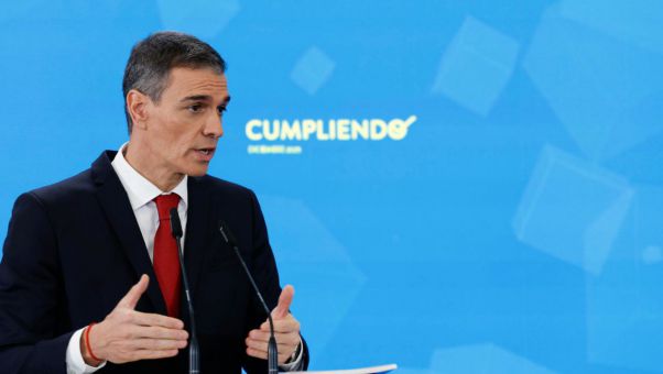 Defiende que ha actuado con 'contundencia' ante los escándalos de corrupción y acoso sexual, y rechaza remodelar el Gobierno.