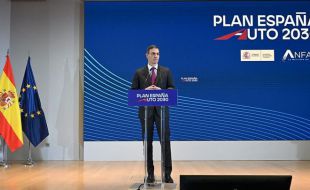 Sánchez desconcierta al sector: exige ahora en Bruselas lo contrario de lo que prometió con el Plan Auto 2030