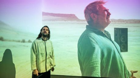 Oliver Laxe presenta su instalación Hu. Baila como si nadie os viera en el Reina Sofía