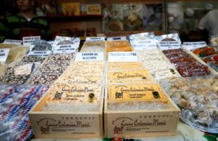 Solo ocho de 45 turrones analizados por la OCU aprueban en calidad