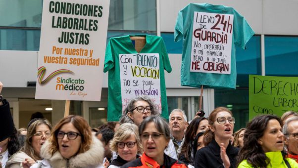 CESM y SMA consideran que no defiende adecuadamente las condiciones laborales de los profesionales sanitarios.