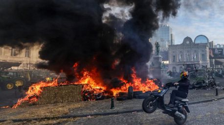 Miles de agricultores protestan en Bruselas contra el acuerdo con Mercosur