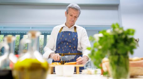 El PPdeG felicita la Navidad con Rueda, Feijóo, Rajoy y chistes sobre Ábalos