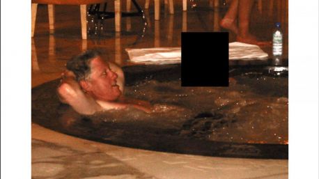 Clinton en un jacuzzi, fiestas con Jagger y Jackson figuran en los archivos de Epstein