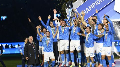 El Nápoles de Neres vence al Bolonia y gana la Supercopa