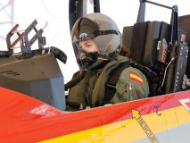 La Princesa Leonor realiza la 'suelta', su primer vuelo en solitario