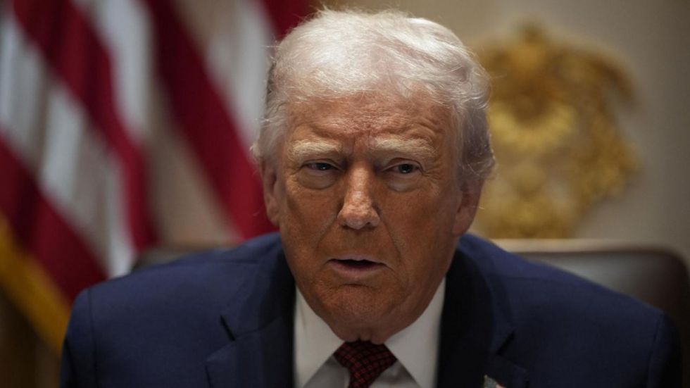 Trump voló 'muchas más veces' de lo reportado en el jet de Epstein, según nuevos archivos