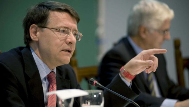 Pretende contar con veteranos como García-Page, González o Guerra, y también con voces jóvenes.