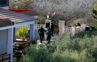 Okupan un chalet en Elche y matan a golpes a dos hombres cuando trataban de echarlos