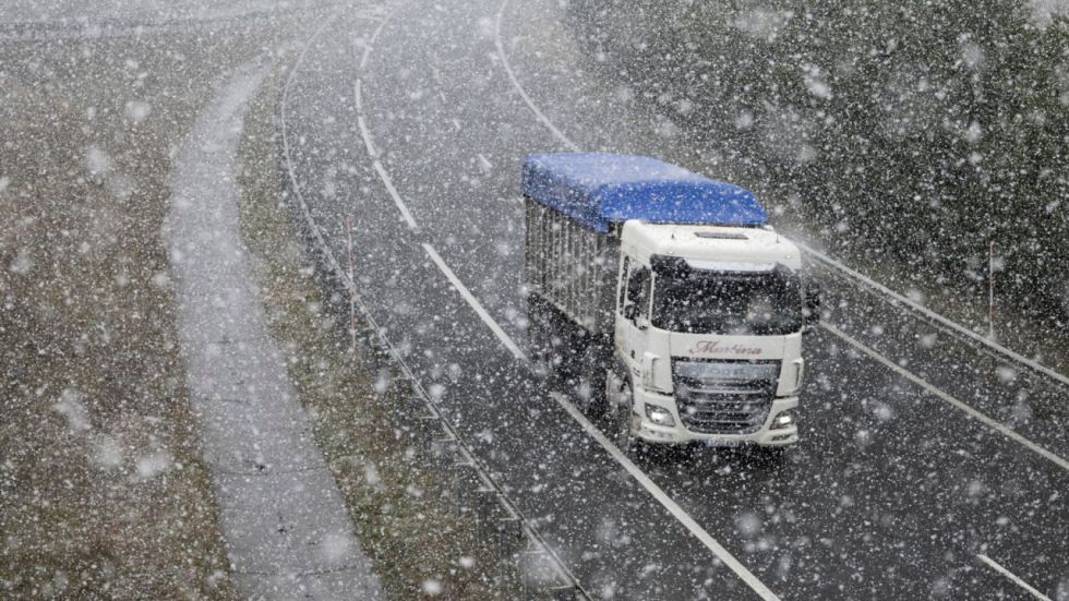 Estado de las carreteras: 30 vías secundarias afectadas por nieve y hielo