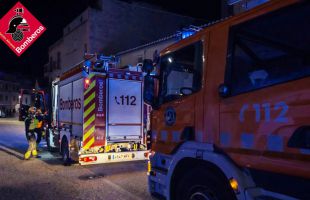 Rescatadas seis personas, dos en estado grave, en el incendio de un piso en Crevillent