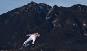 Con este asombroso salto ha ganado Prevc la tradicional prueba de saltos de Año Nuevo