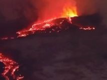 El volcán Etna vuelve a entrar en erupción y deja ríos de lava en Sicilia