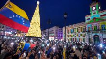 Exiliados venezolanos celebran en la Puerta del Sol la 'caída' de Maduro