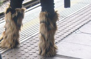 Qué es la estética 'furry': pelo y más pelo en prendas y accesorios