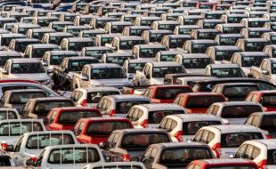 El coche vuelve a ser motor de la economía: 2025 consolida la recuperación y acelera la transición eléctrica