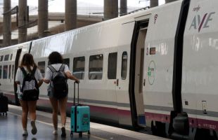 Renfe y Ouigo lanzan promociones para viajar desde 7 y 9 euros respectivamente