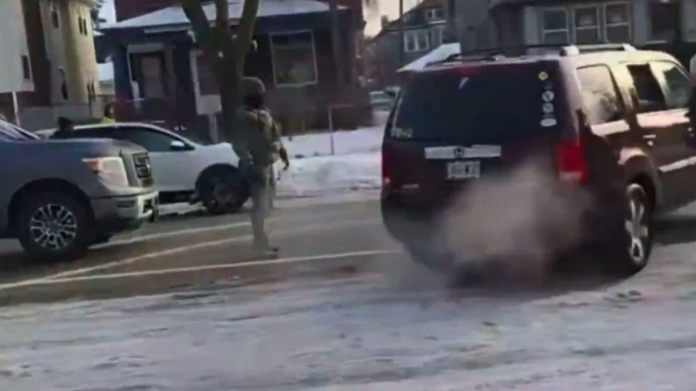 Muere una mujer por disparos de agentes migratorios durante una redada en Minnesota