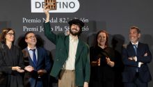 El escritor David Uclés gana el 82º Premio Nadal con 'La ciudad de las luces muertas'