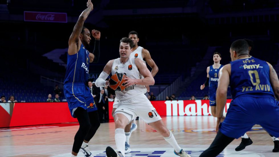 Euroliga. El Madrid domina al Maccabi sin público