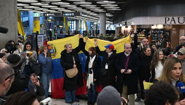 Delcy Rodríguez, obligada por el presidente Donald Trump, ha liberado a cinco españoles que han llegado esta viernes al aeropuerto de Barajas