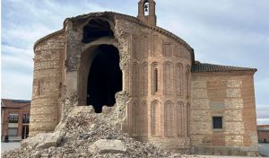 Se desploma el ábside románico-mudéjar de la iglesia parroquial de Muriel