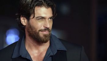 El actor turco Can Yaman, brevemente detenido en Estambul, niega posesión de drogas