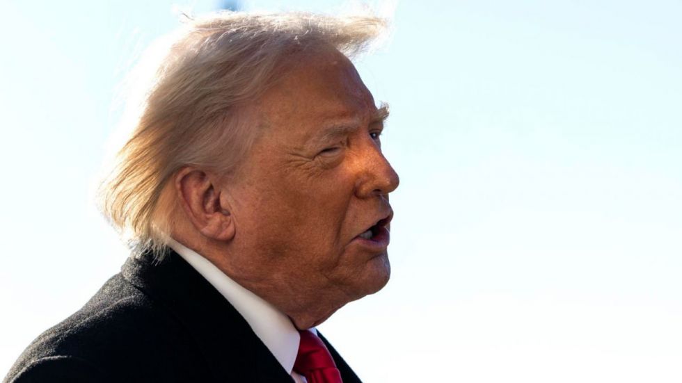 Trump, dispuesto a atacar Irán, manda un mensaje a los manifestantes: 'La ayuda está en camino'