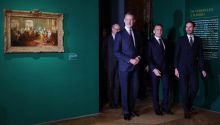 Felipe VI y Macron visitan una exposición sobre Luis de Francia en Versalles