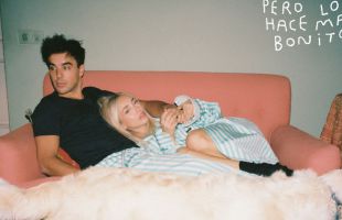 Ana Mena y Óscar Casas protagonizan su primera portada juntos