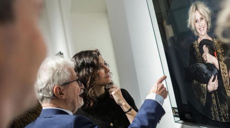 Ayuso anima a visitar la 'magistral' exposición que revindica el papel de 10 españolas ilustres