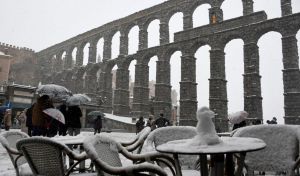 España, cubierta de nieve: carreteras cortadas y alertas por todo el país