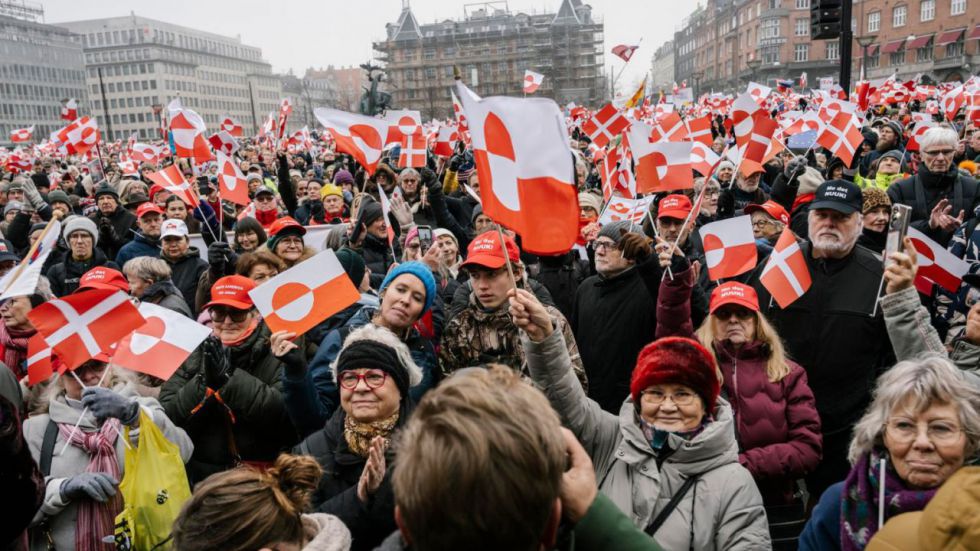 Miles de personas protestan en Copenhague y Nuuk: 'Groenlandia no se vende'