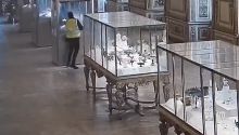 Salen a la luz las grabaciones de las cámaras de seguridad el día del robo en el Louvre