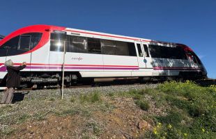 Seis heridos leves al chocar un tren contra una grúa en Cartagena
