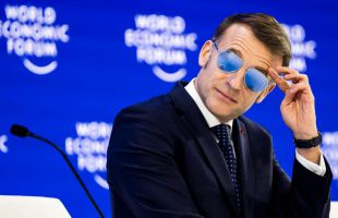 El fabricante francés de las gafas de Macron se prepara para una lluvia de pedidos