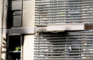 Una persona fallecida y 19 atendidas por humo en el incendio de una vivienda en Valencia