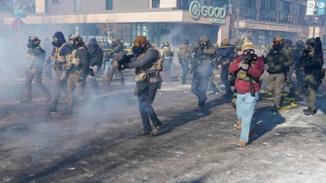 Minnesota moviliza a Guardia Nacional tras muerte de hombre a manos de un agente federal