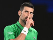 Otro disparate de Djokovic: casi le da un pelotazo en la cara a una chica por un enfado