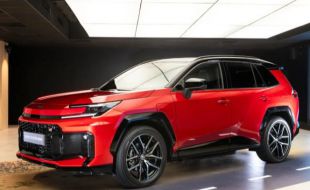 Toyota evoluciona el RAV4: más eléctrico, más potente y mejor conectado