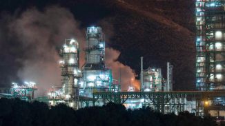 Declarado un incendio en la refinería de Repsol en Escombreras (Murcia)