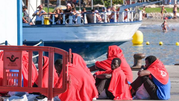 La medida, pactada con Podemos, afectará a todos los que hayan entrado hasta el 31 de diciembre de 2025 y lleven al menos cinco meses en España.