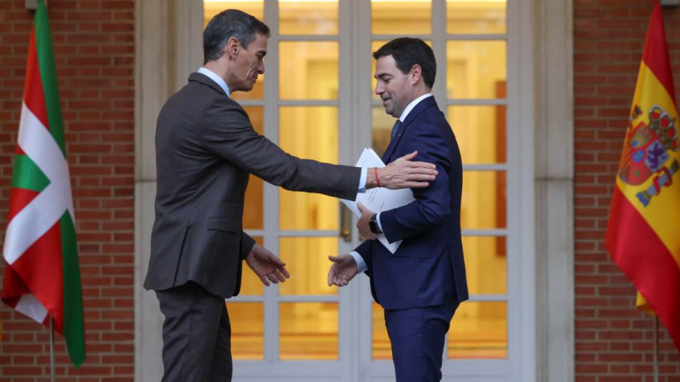 Sánchez acuerda con Pradales nuevas cesiones al País Vasco antes de Semana Santa