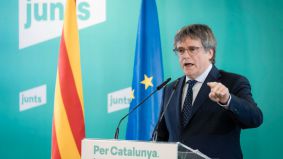 El Constitucional mantiene la orden de detención nacional contra Puigdemont