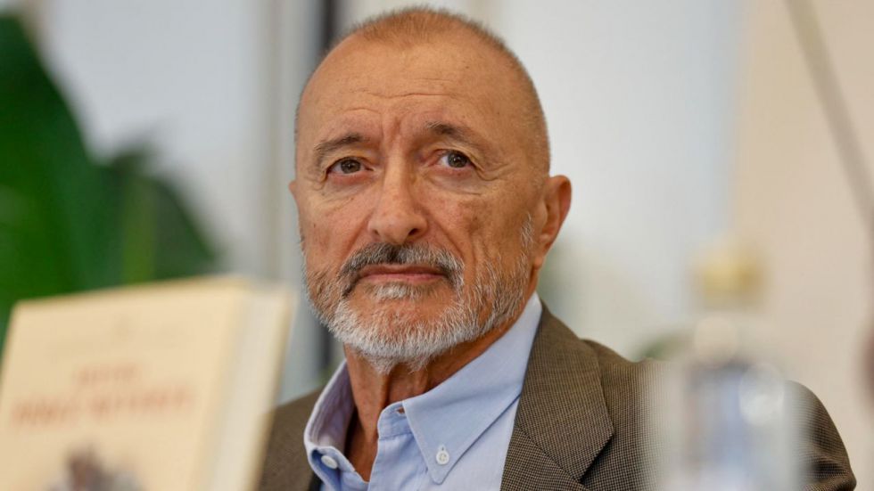 Pérez-Reverte aplaza una jornadas sobre la Guerra Civil ante las amenazas de la ultraizquierda
