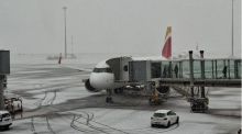 El aeropuerto de Barajas opera ya con normalidad tras la nevada de este miércoles