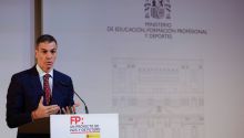 Sánchez anuncia un nuevo decretazo contra la formación profesional privada