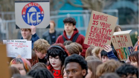 El 'zar de la frontera' de Trump retira 700 agentes migratorios de Mineápolis