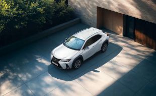 Lexus actualiza el UX en España y apuesta por la deportividad con el estreno del F Sport Legend